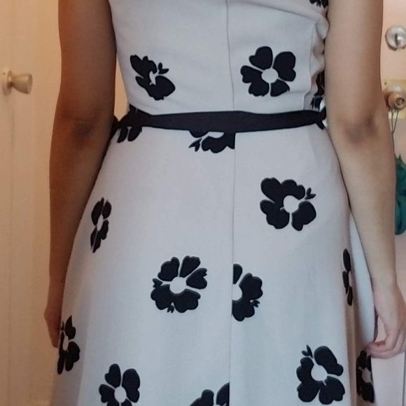 LC Lauren Conrad Spring Daisy Dress. Size 10 - Picture 4 of 4